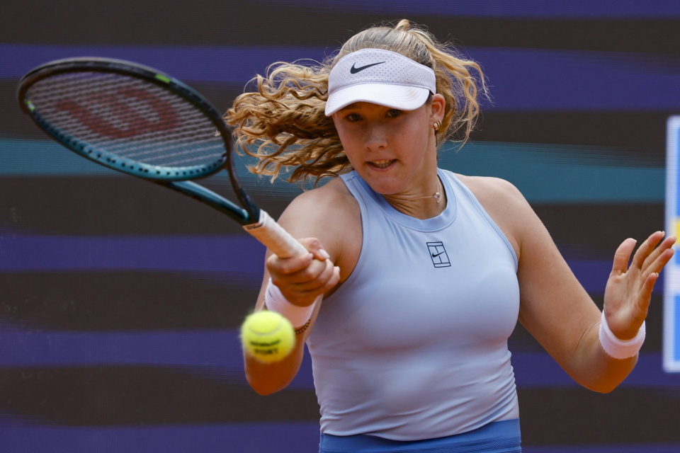 似于此前詹 似于此前詹